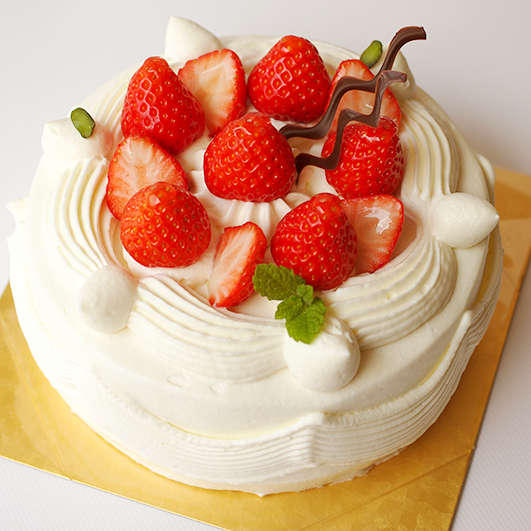 フレッシュ生クリームケーキ